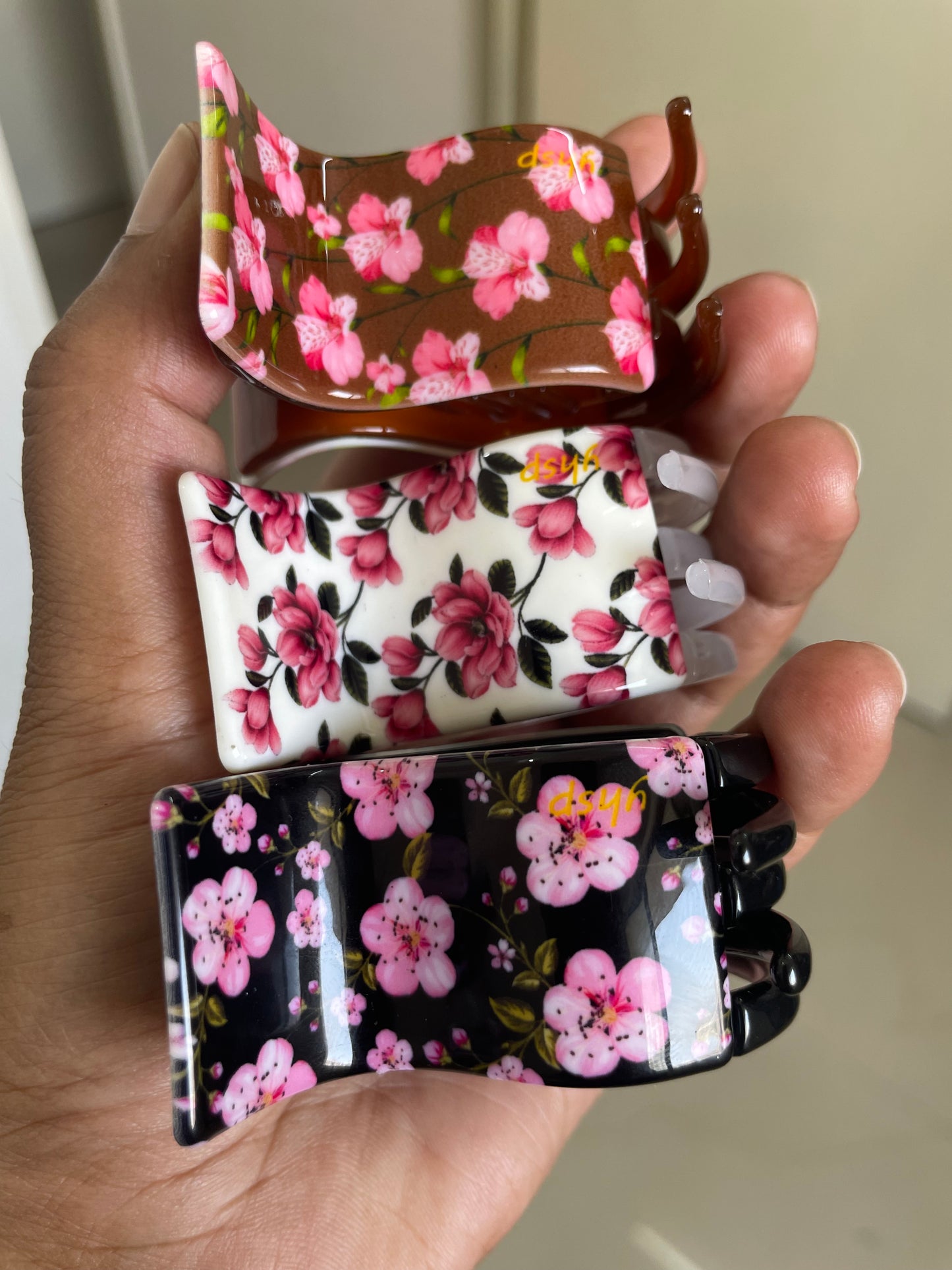 Nishi Floral Clutchers